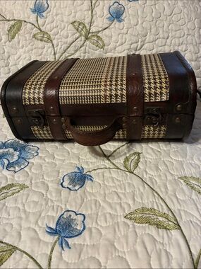 Vintage-Style Brown Leather and Houndstooth Decorative Storage Trunk
